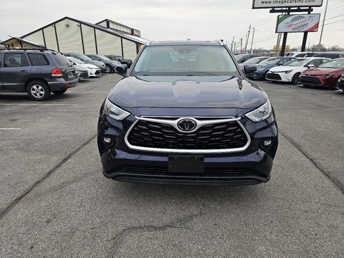 Used 2020 Toyota Highlander XLE image 3