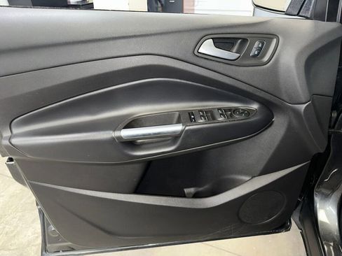 Used 2019 Ford Escape SE image 4