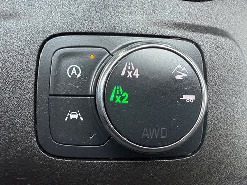 Used 2023 Chevrolet Traverse LT image 31