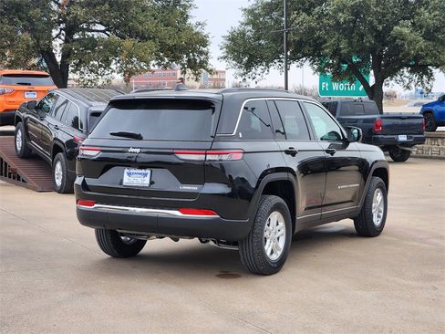 New 2025 Jeep Grand Cherokee Laredo w/ Luxury Tech Group I image 3