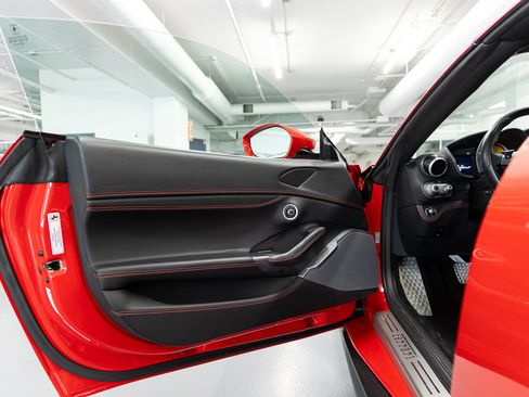 Used 2020 Ferrari Portofino RWD image 30