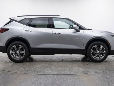 Used 2025 Chevrolet Blazer LT FWD image 11