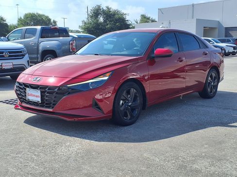 Used 2022 Hyundai Elantra SEL FWD image 21