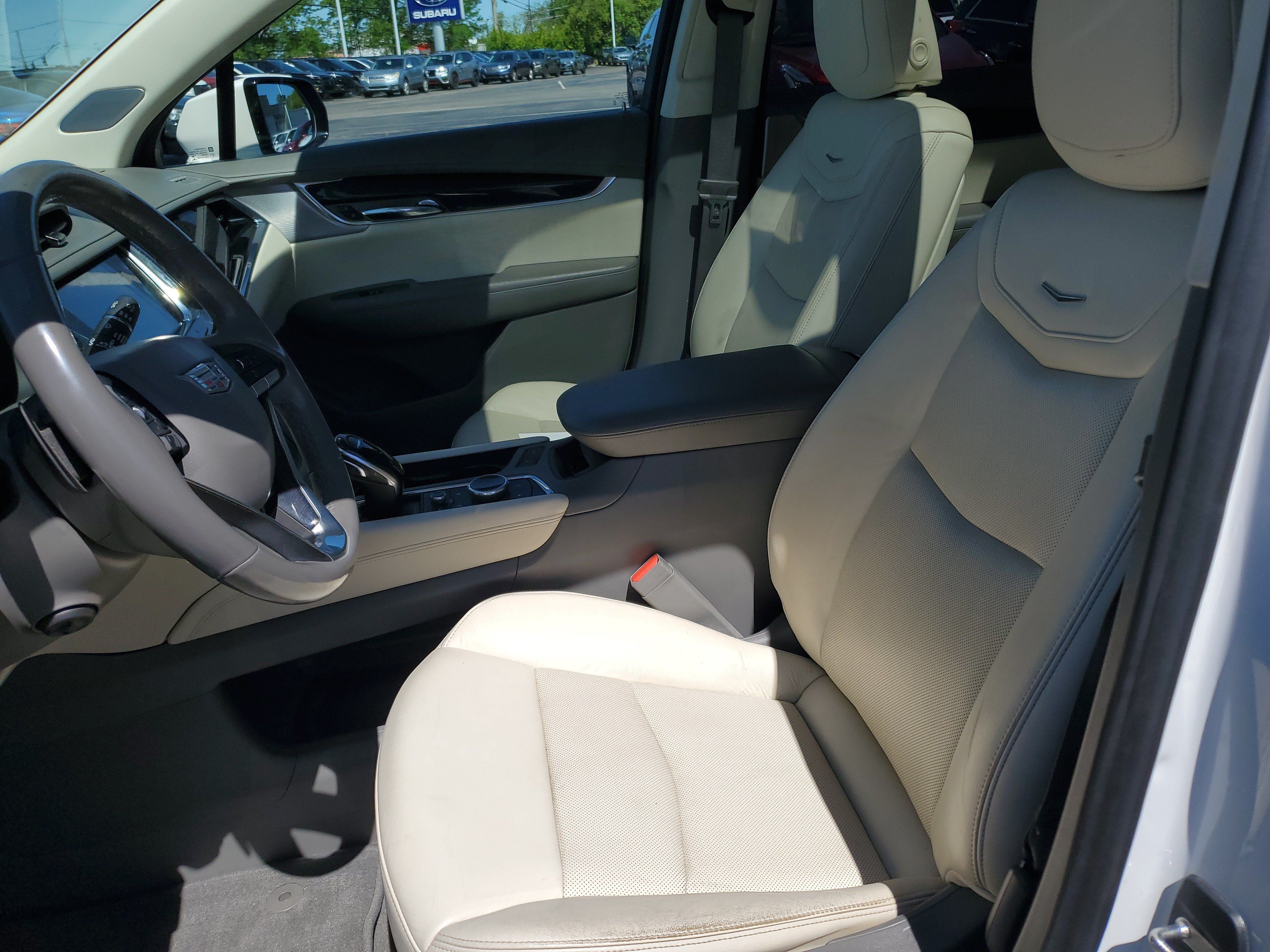 Used 2021 Cadillac XT6 Premium Luxury FWD image 16