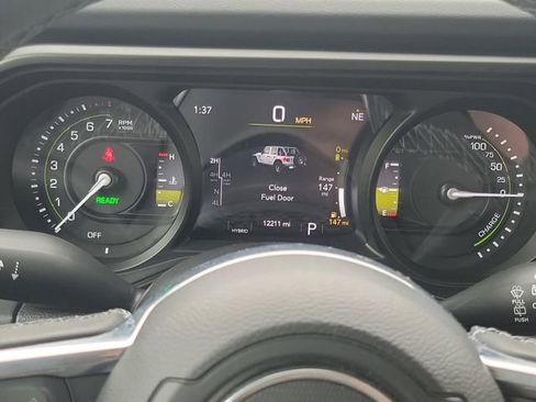 Used 2025 Jeep Wrangler Unlimited Sahara AWD/4WD image 10