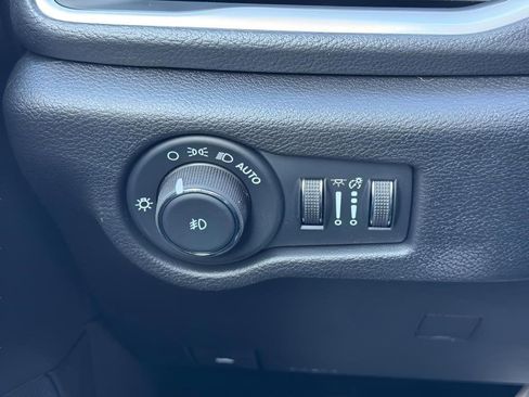 New 2025 Chrysler Pacifica Select image 13