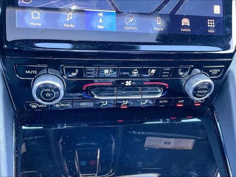 Used 2023 Jeep Grand Cherokee Overland w/ Advanced Protech Group III image 31