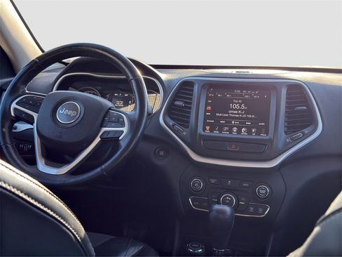 Used 2018 Jeep Cherokee Latitude Plus w/ Cold Weather Group image 16