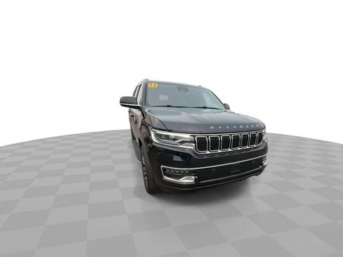 Used 2024 Jeep Wagoneer L Series II w/ Flexible Seating Group AWD/4WD image 3