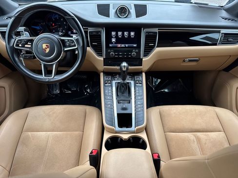Used 2018 Porsche Macan AWD/4WD image 43