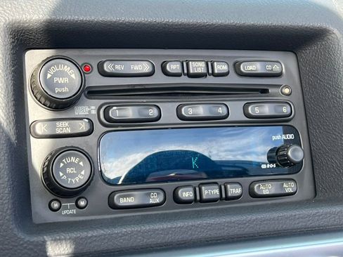 Used 2004 Chevrolet SSR w/ Preferred Equipment Group image 21