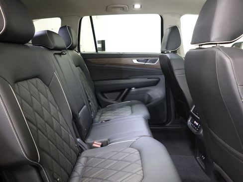 Used 2025 Volkswagen Atlas SEL Premium R-Line AWD/4WD image 24