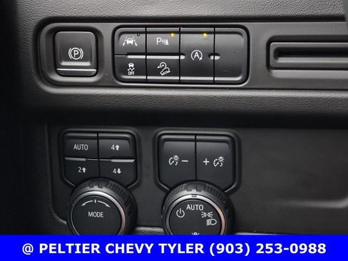Used 2023 Chevrolet Suburban Premier AWD/4WD image 31