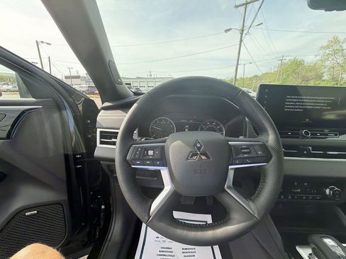 New 2026 Mitsubishi Outlander LE image 14