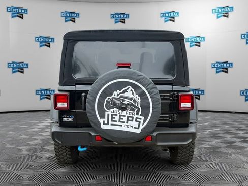Used 2023 Jeep Wrangler Unlimited w/ Cold Weather Group AWD/4WD image 5