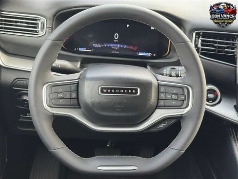 Used 2025 Jeep Wagoneer L 4WD image 15