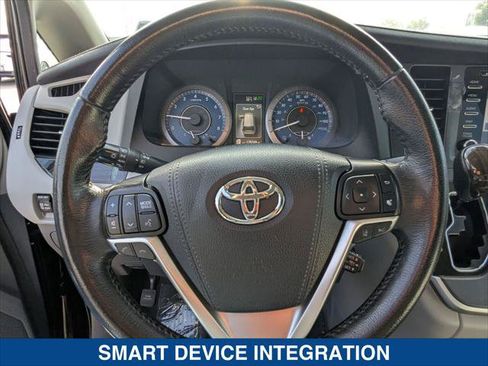 Used 2020 Toyota Sienna XLE w/ XLE Navigation Package FWD image 13