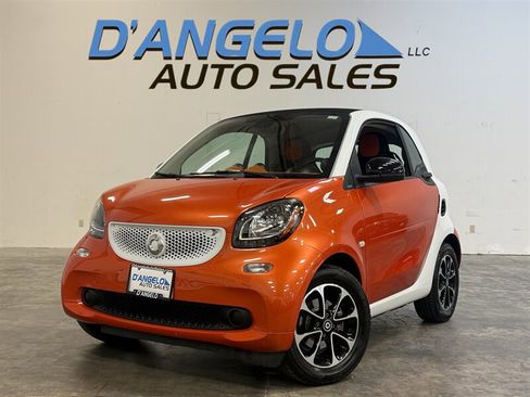 Used 2016 smart fortwo passion RWD image 1
