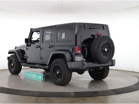 Used 2014 Jeep Wrangler Unlimited Sahara w/ Connectivity Group AWD/4WD image 8