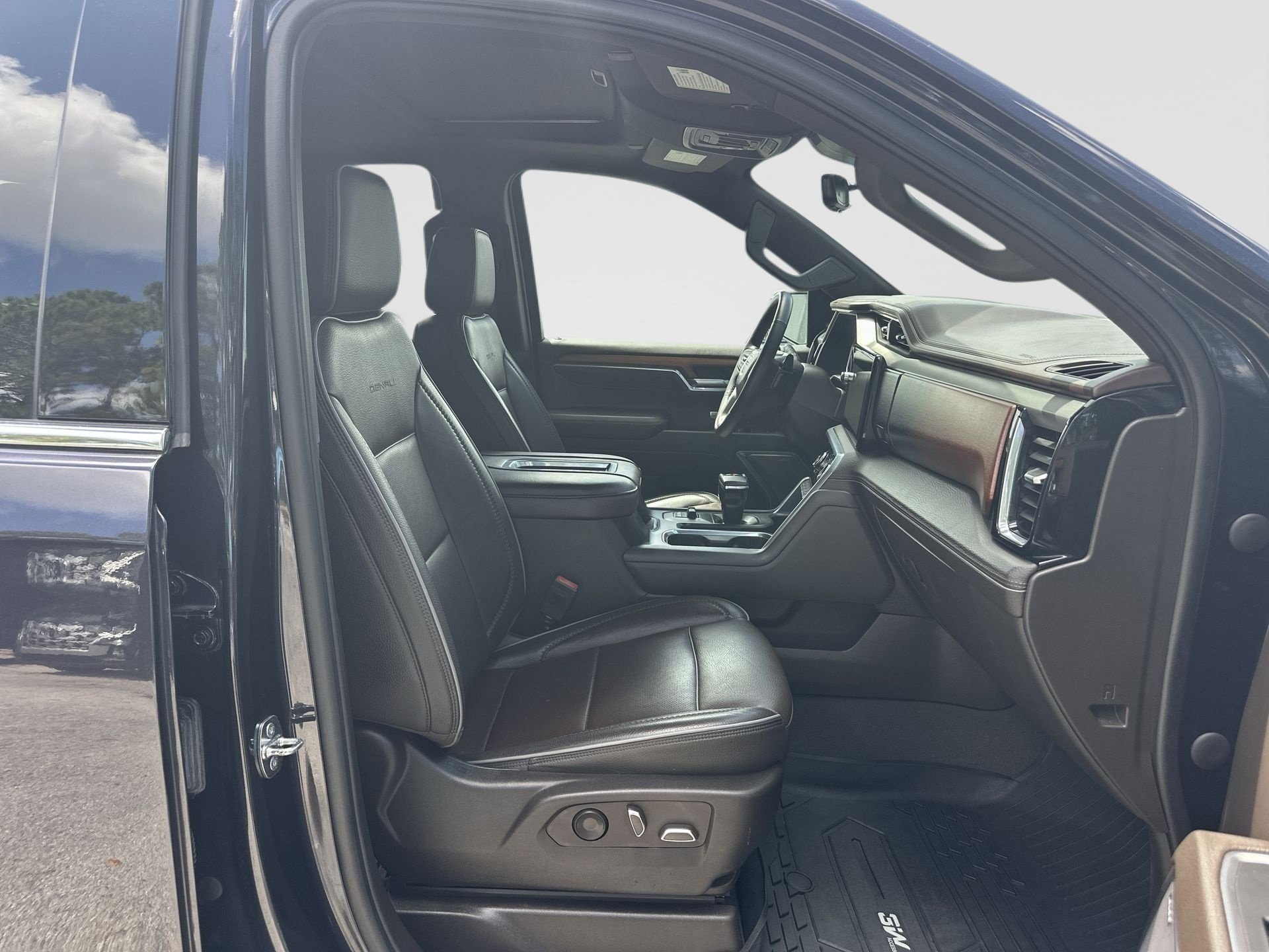 Certified 2022 GMC Sierra 1500 Denali w/ Denali Reserve Package AWD/4WD image 28