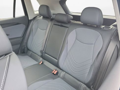 New 2026 Volkswagen Tiguan SE FWD image 12