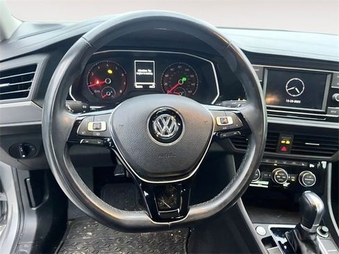Used 2019 Volkswagen Jetta image 16