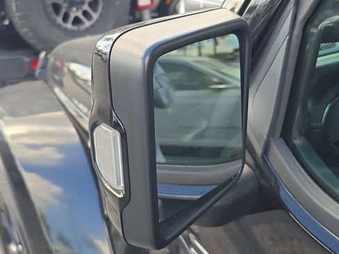 Used 2023 Jeep Gladiator Overland image 11