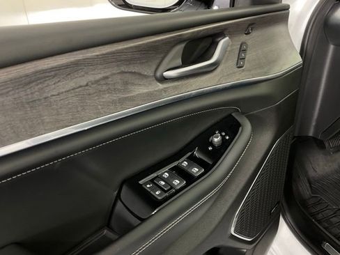 Used 2025 Jeep Grand Cherokee Overland w/ Adv Protech Group III image 27