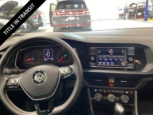 Used 2021 Volkswagen Jetta SE FWD image 6