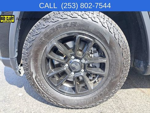 Used 2020 Jeep Grand Cherokee Laredo AWD/4WD image 30