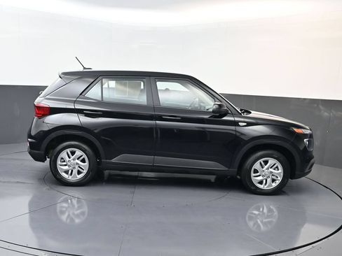 Used 2026 Hyundai Venue SE FWD image 3