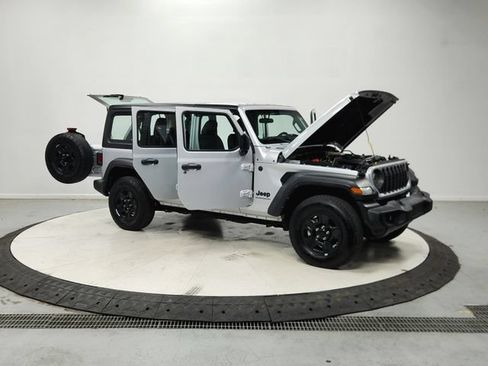 Used 2024 Jeep Wrangler Unlimited Sport AWD/4WD image 10