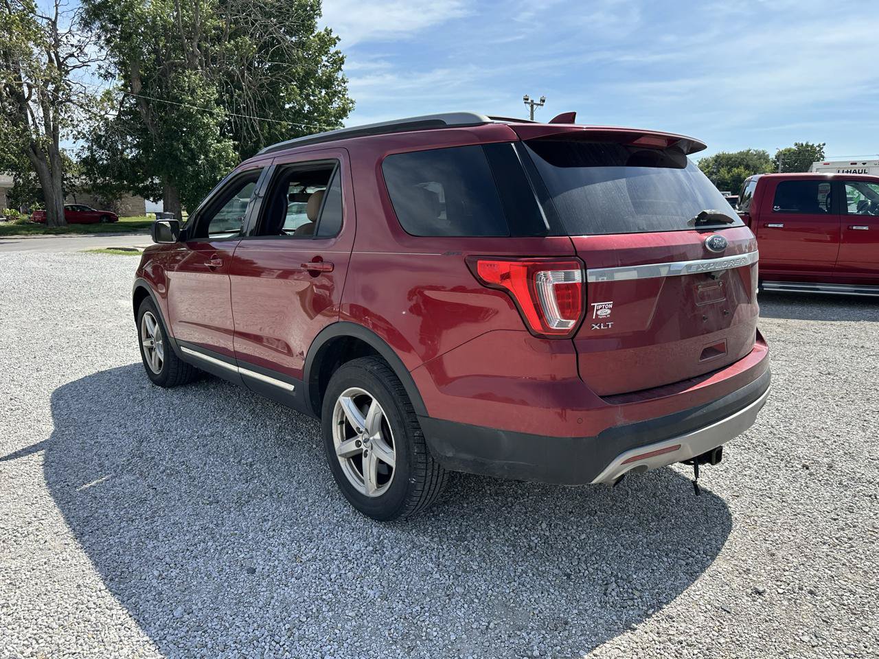 Used 2017 Ford Explorer XLT w/ Equipment Group 202A AWD/4WD image 5