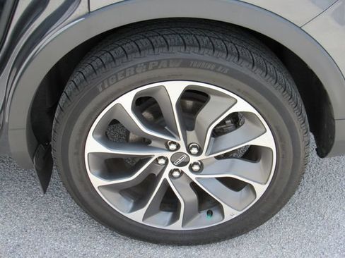 Used 2022 Lincoln Nautilus Reserve FWD image 15