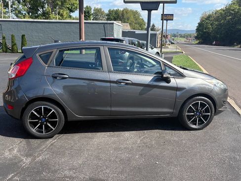 Used 2016 Ford Fiesta SE w/ SE Black Package image 4
