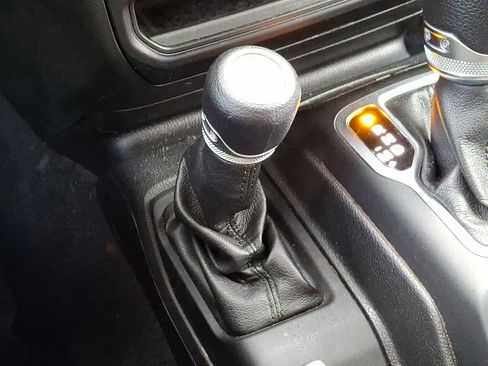 Certified 2019 Jeep Wrangler Sport image 24