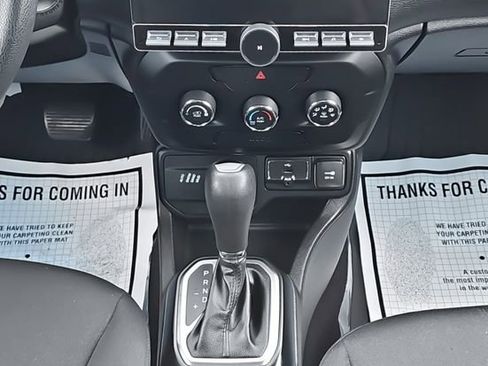 Used 2018 Jeep Renegade Sport w/ Power & Air Group image 18