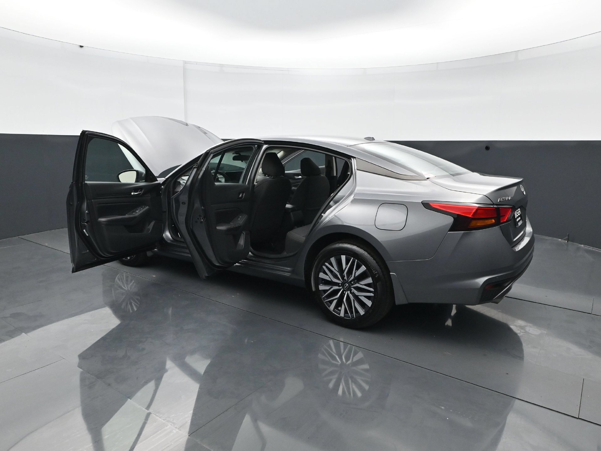 Used 2024 Nissan Altima 2.5 SV w/ SV Premium Package AWD/4WD image 29