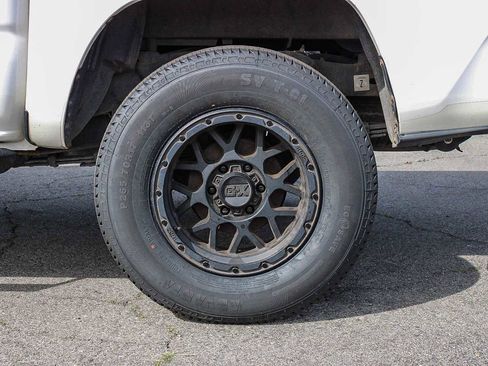 Used 2017 Toyota Tacoma SR5 image 8