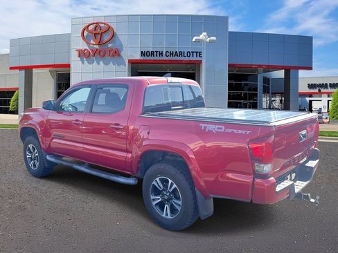 Used 2017 Toyota Tacoma TRD Sport RWD image 4