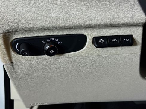 Certified 2022 Buick Envision Essence w/ Technology Package I FWD image 10