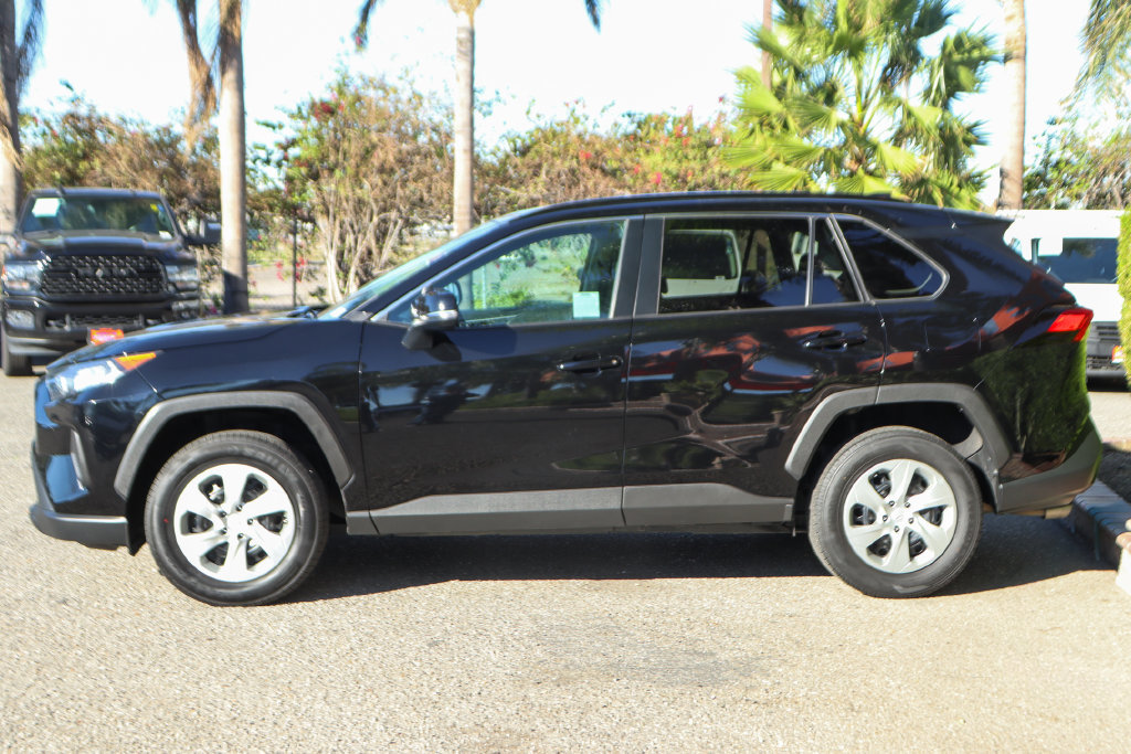 Used 2021 Toyota RAV4 LE FWD image 5