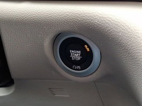 Certified 2022 Chrysler Pacifica Touring-L image 29