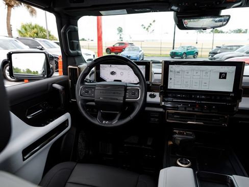 Used 2025 GMC Hummer EV 2X AWD/4WD image 17
