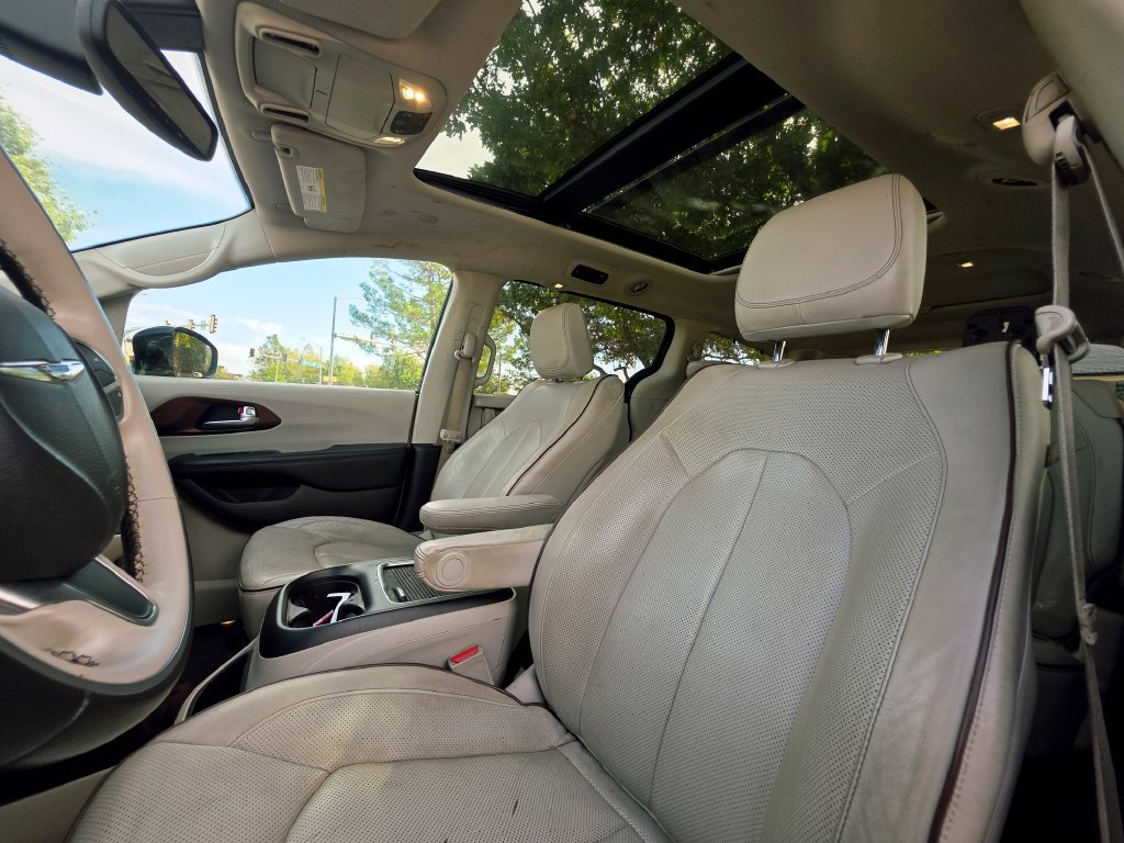 Used 2020 Chrysler Pacifica Limited FWD image 29