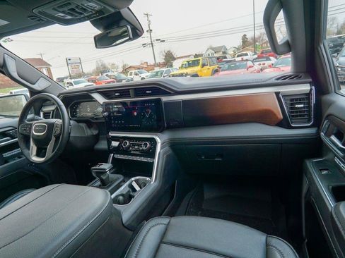 Used 2024 GMC Sierra 1500 Denali AWD/4WD image 15
