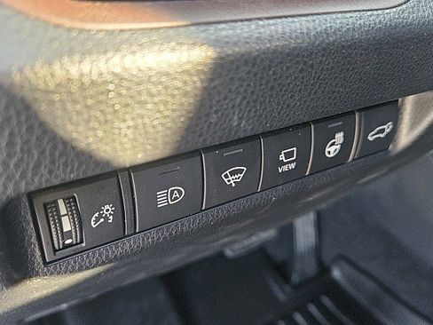 Used 2020 Toyota RAV4 Limited image 19