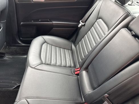 Used 2017 Ford Fusion SE w/ Fusion SE Technology Package image 20