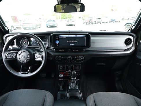 Certified 2024 Jeep Wrangler Unlimited AWD/4WD image 29