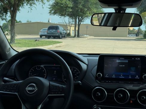 Used 2025 Nissan Sentra SV FWD image 34